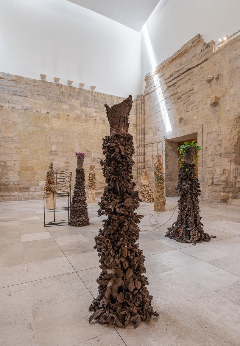 Chiara Camoni, Erguidas, yacentes