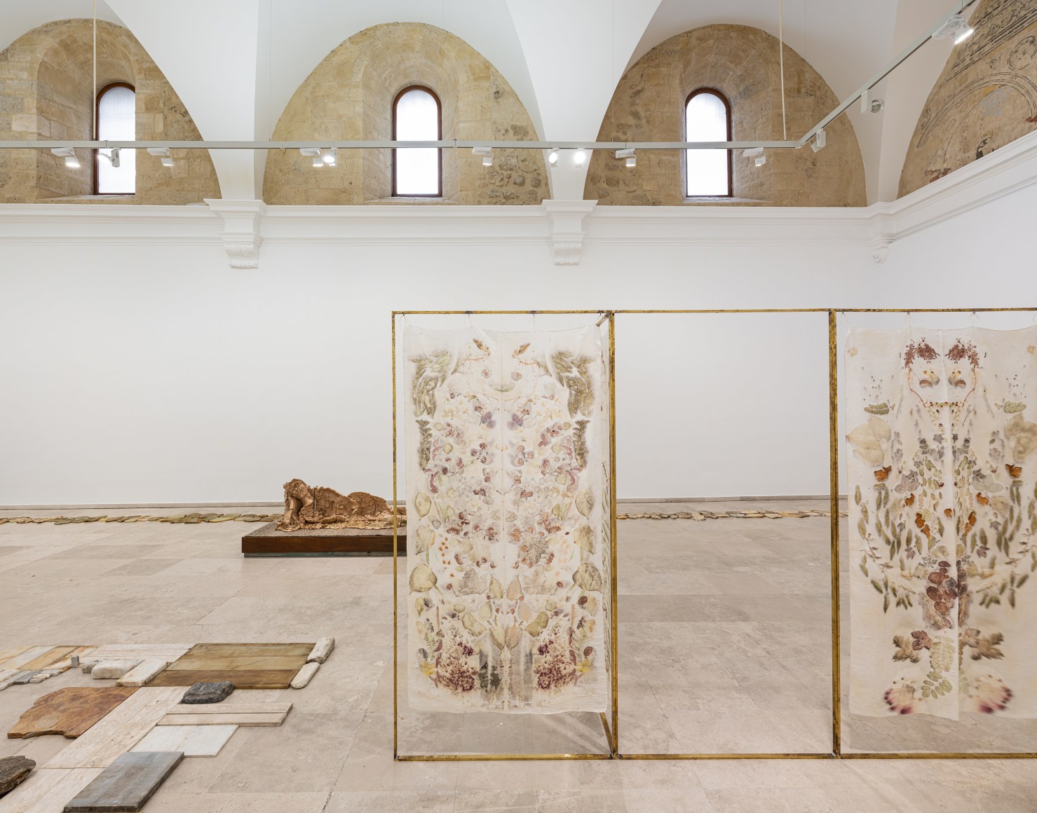 Chiara Camoni, Erguidas, yacentes