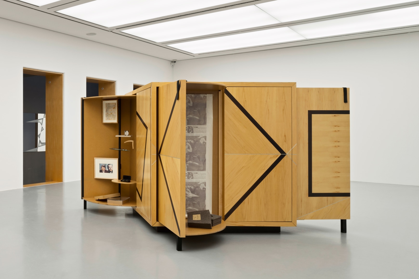 Goshka Macuga, Stairway to Nowhere