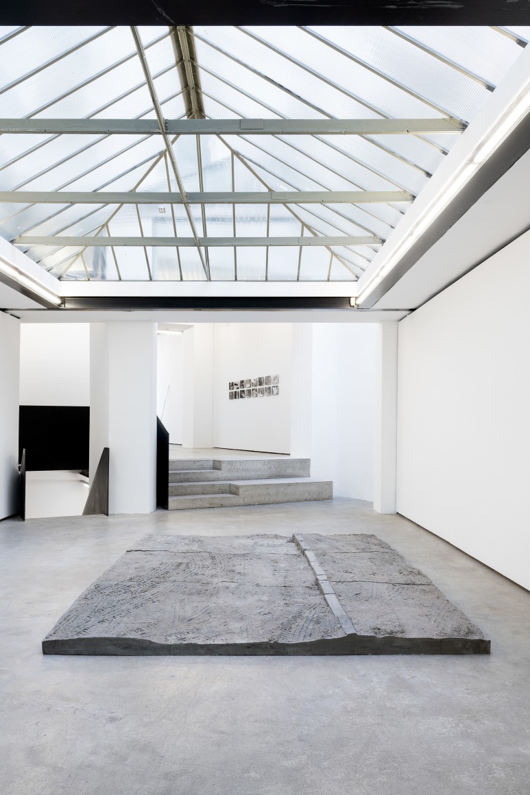 J&aacute;n Manču&scaron;ka, Incomplete Movement