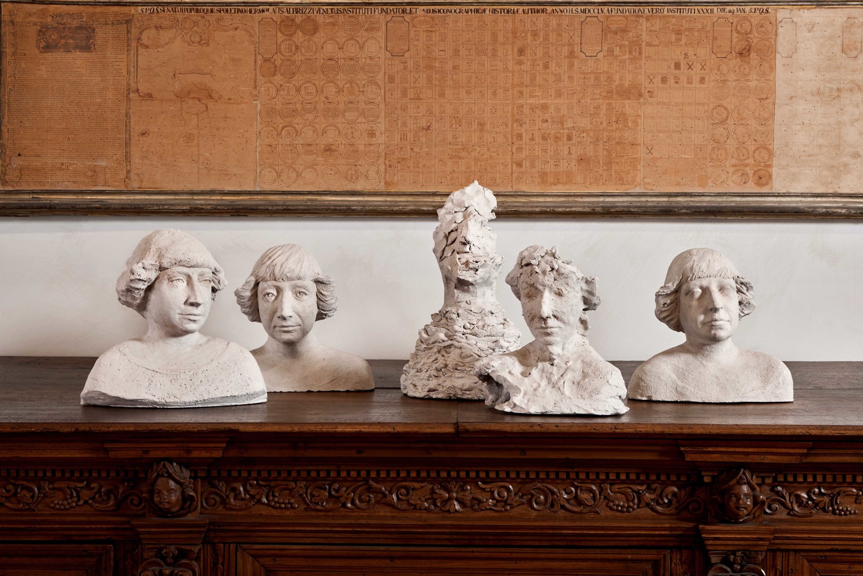 Chiara Camoni,&nbsp;Beginning end. Round. All things of the world.