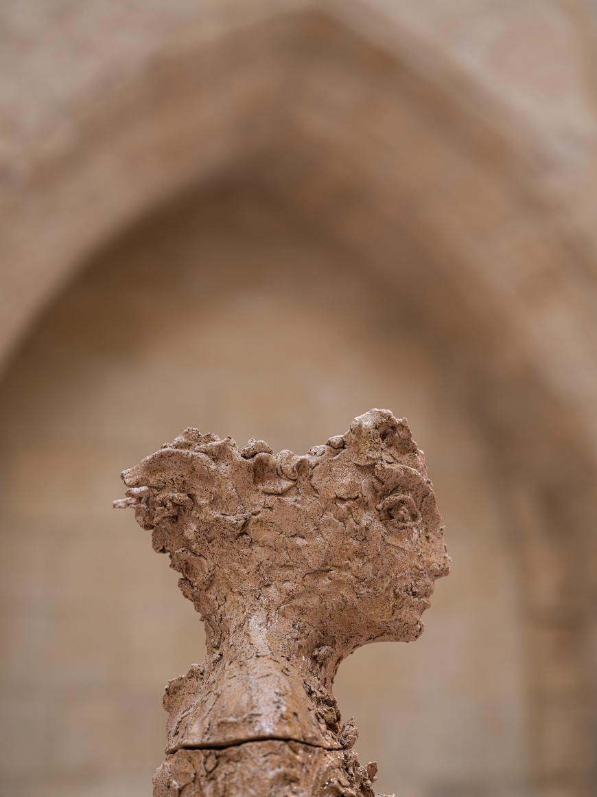 Chiara Camoni, Erguidas, yacentes