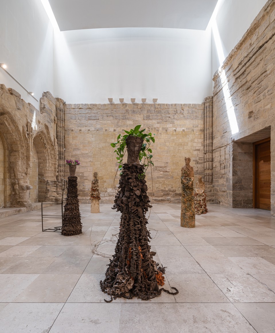 Chiara Camoni, Erguidas, yacentes