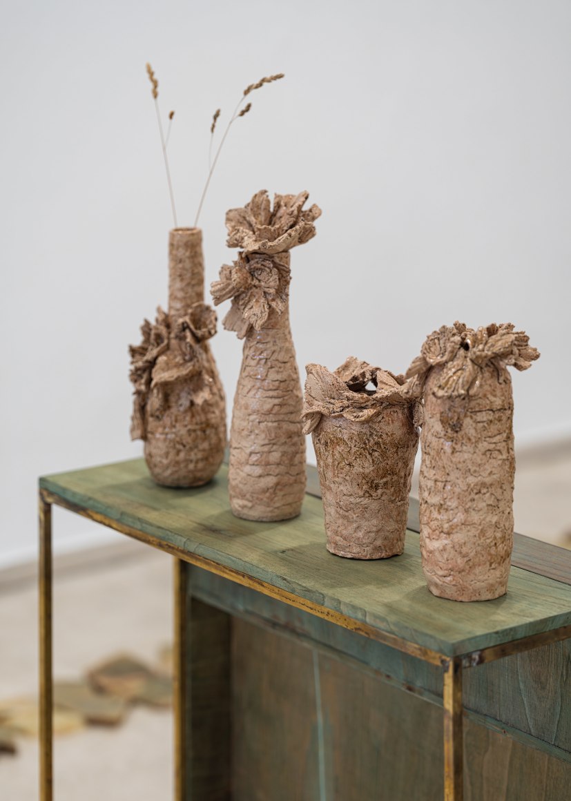 Chiara Camoni, Erguidas, yacentes