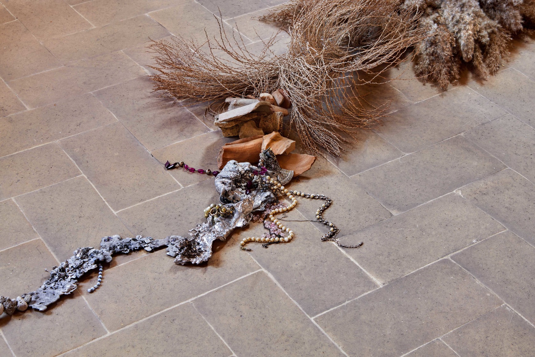 Chiara Camoni,&nbsp;Beginning end. Round. All things of the world.