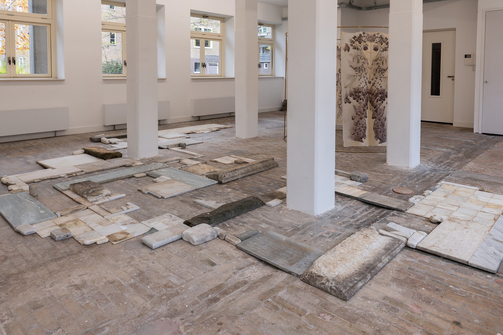 Chiara Camoni,&nbsp;Whispers, world above, world below