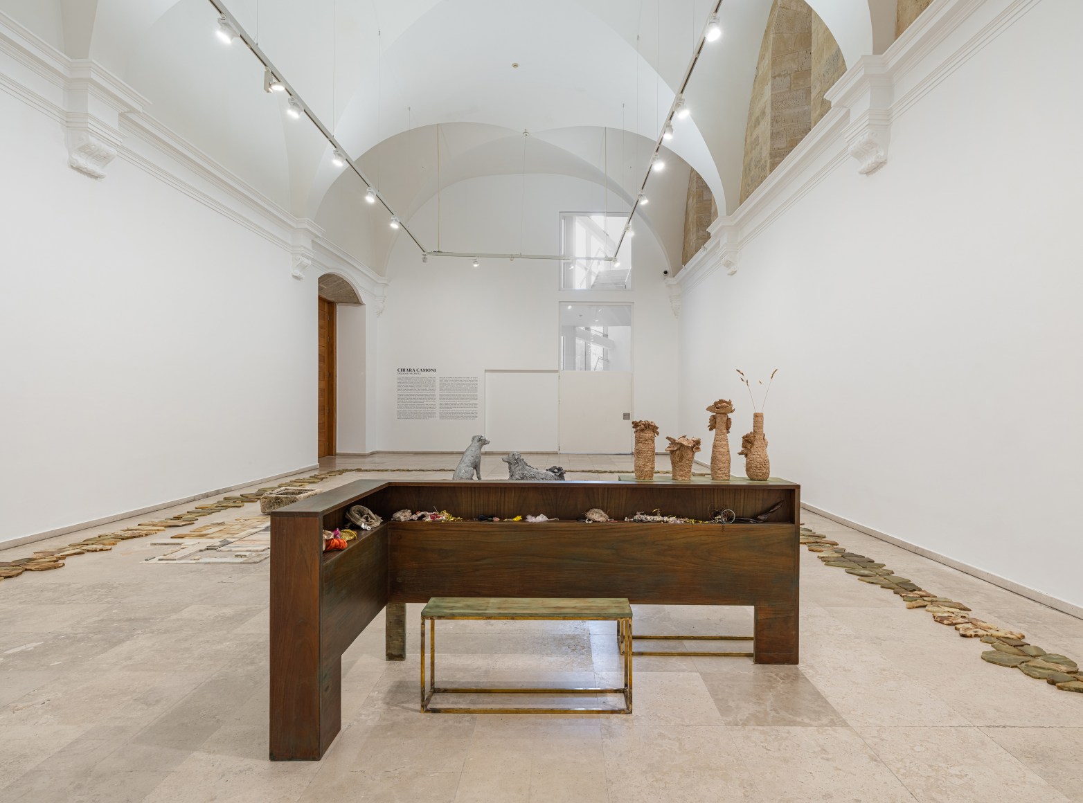 Chiara Camoni, Erguidas, yacentes