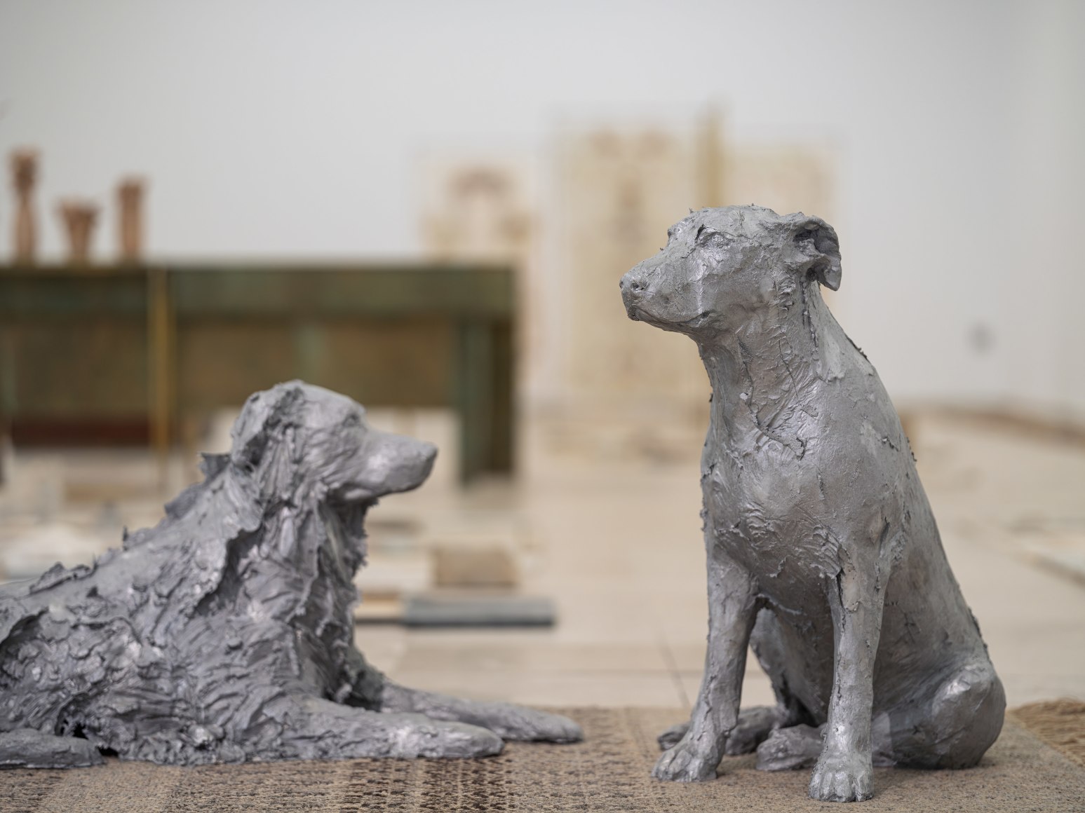 Chiara Camoni, Erguidas, yacentes