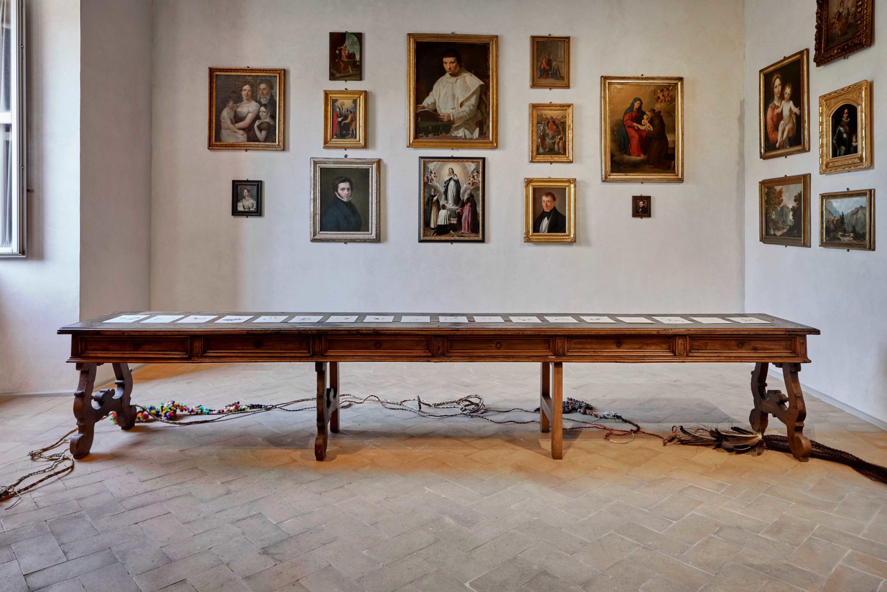 Chiara Camoni,&nbsp;Beginning end. Round. All things of the world.