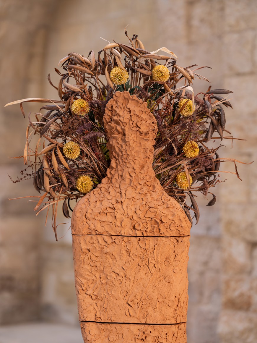 Chiara Camoni, Erguidas, yacentes