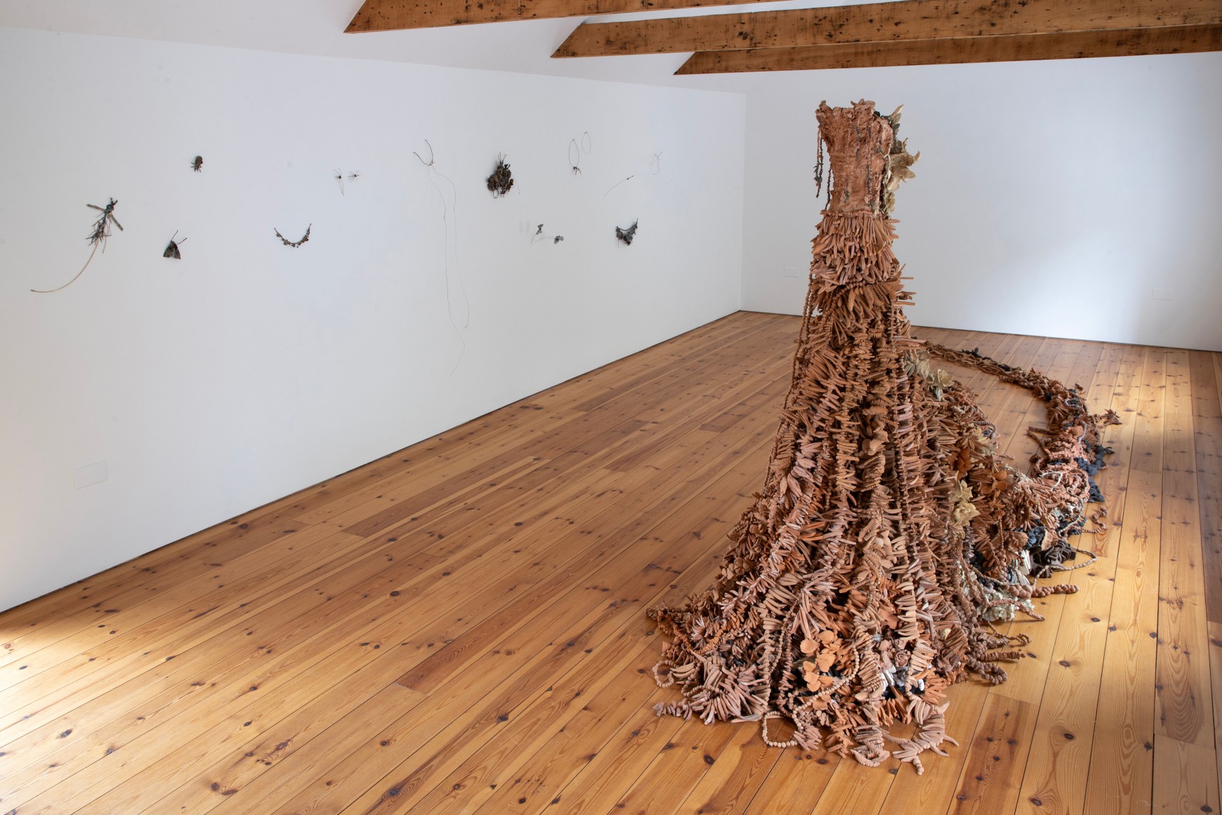 Chiara Camoni,&nbsp;murmur, buzz, hiss and rub