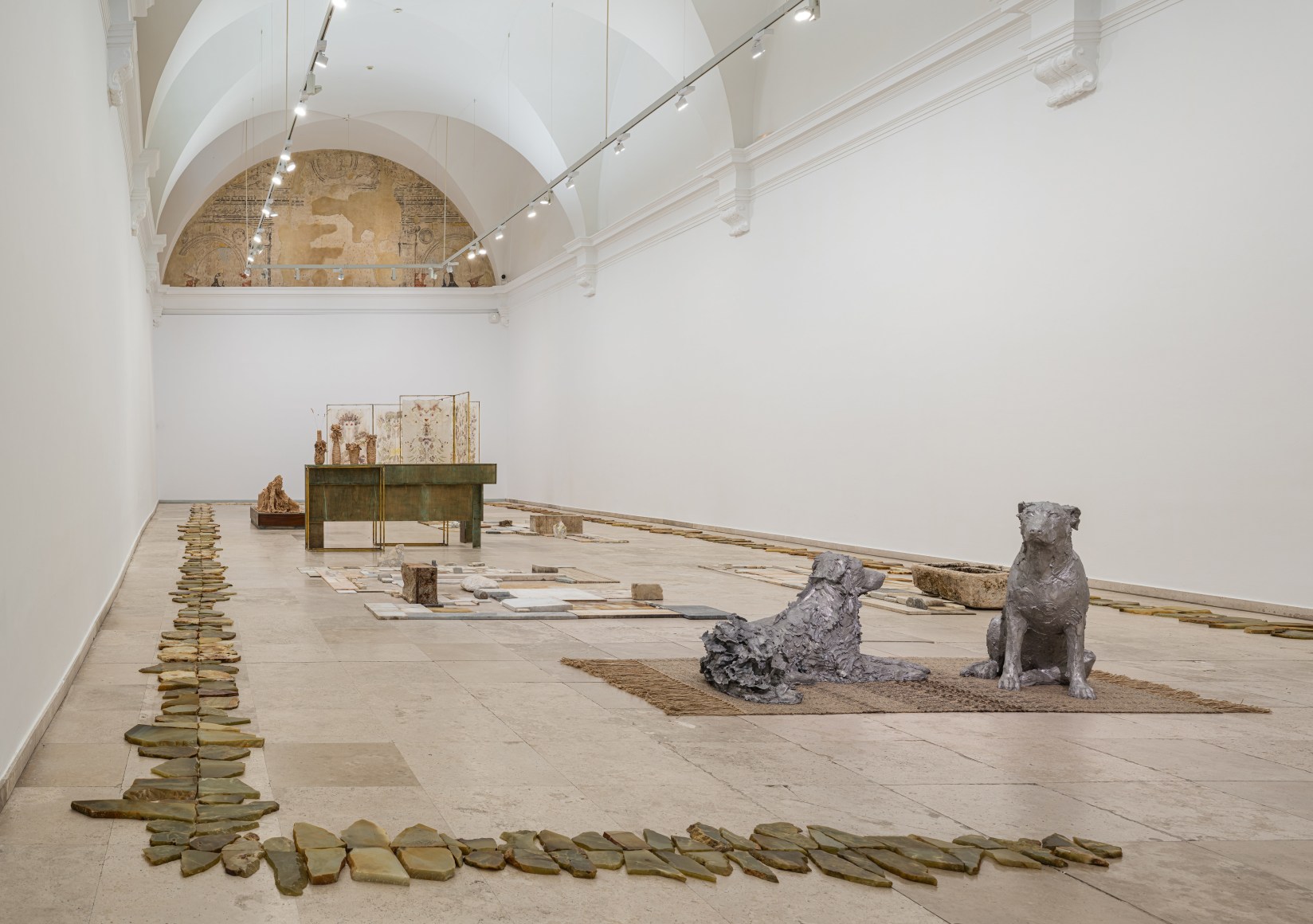 Chiara Camoni, Erguidas, yacentes