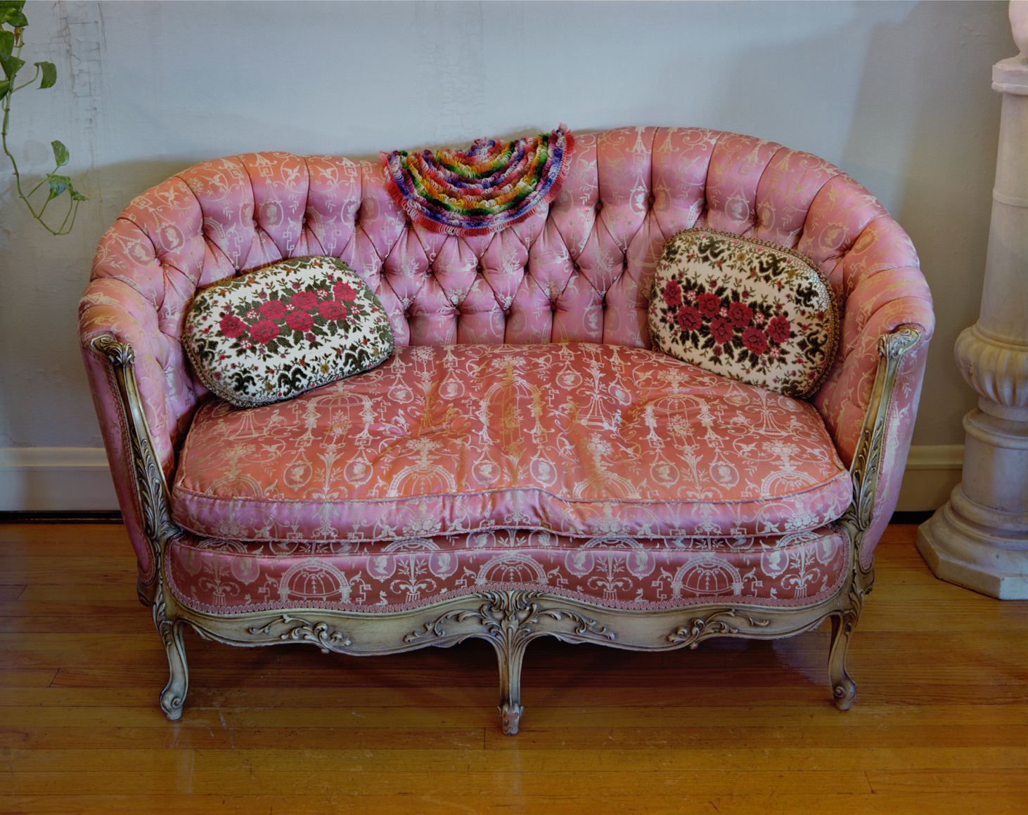 Dr. Soter's Pink Couch, Chicago, 1976, digital chromogenic print