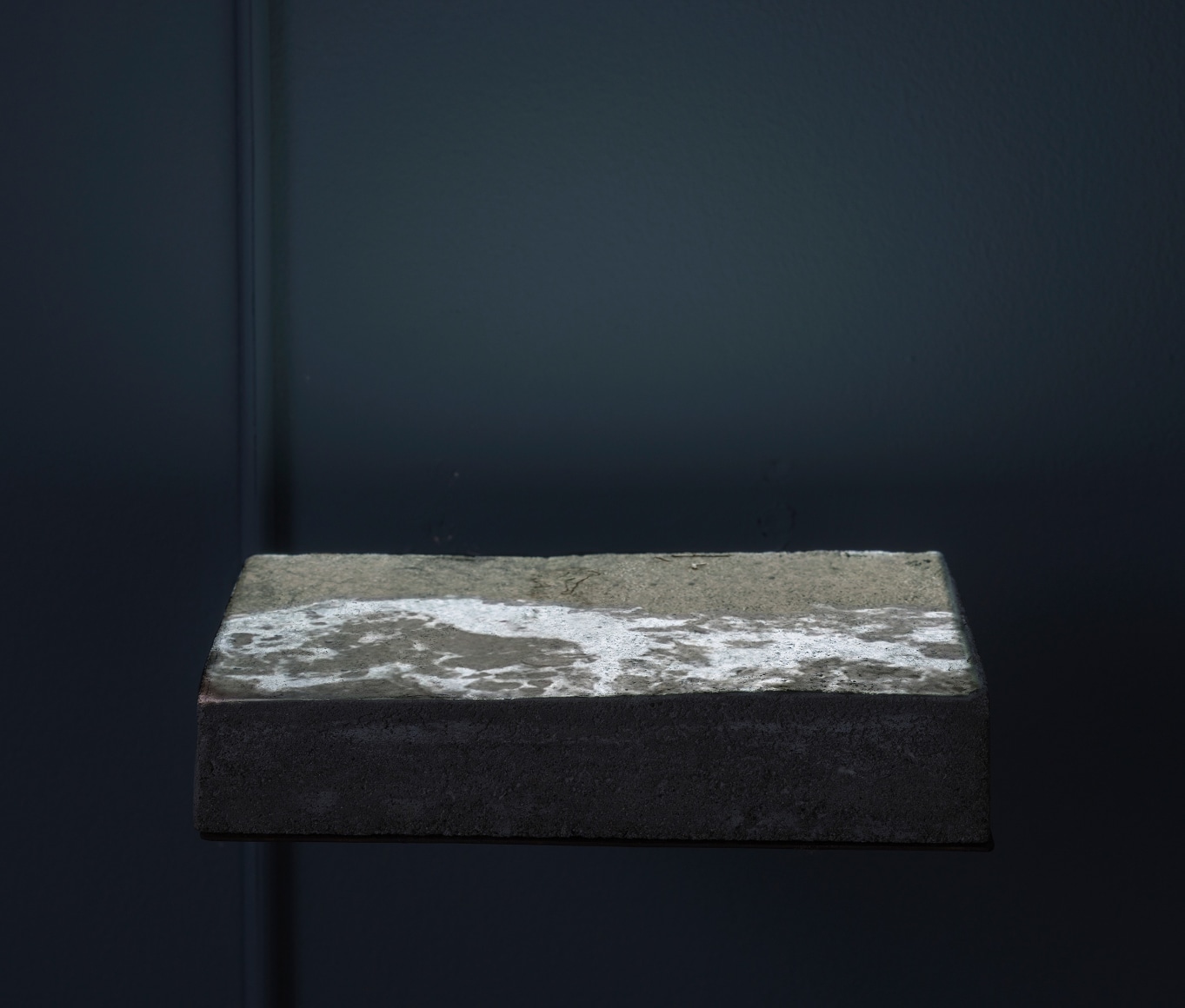 Oscar Mu&ntilde;oz, Hombre de Arena (Intentos) (detail), 2006. Single-channel video 4:3 installation / mini projection with sound, Video: 5:23 min loop.&nbsp;