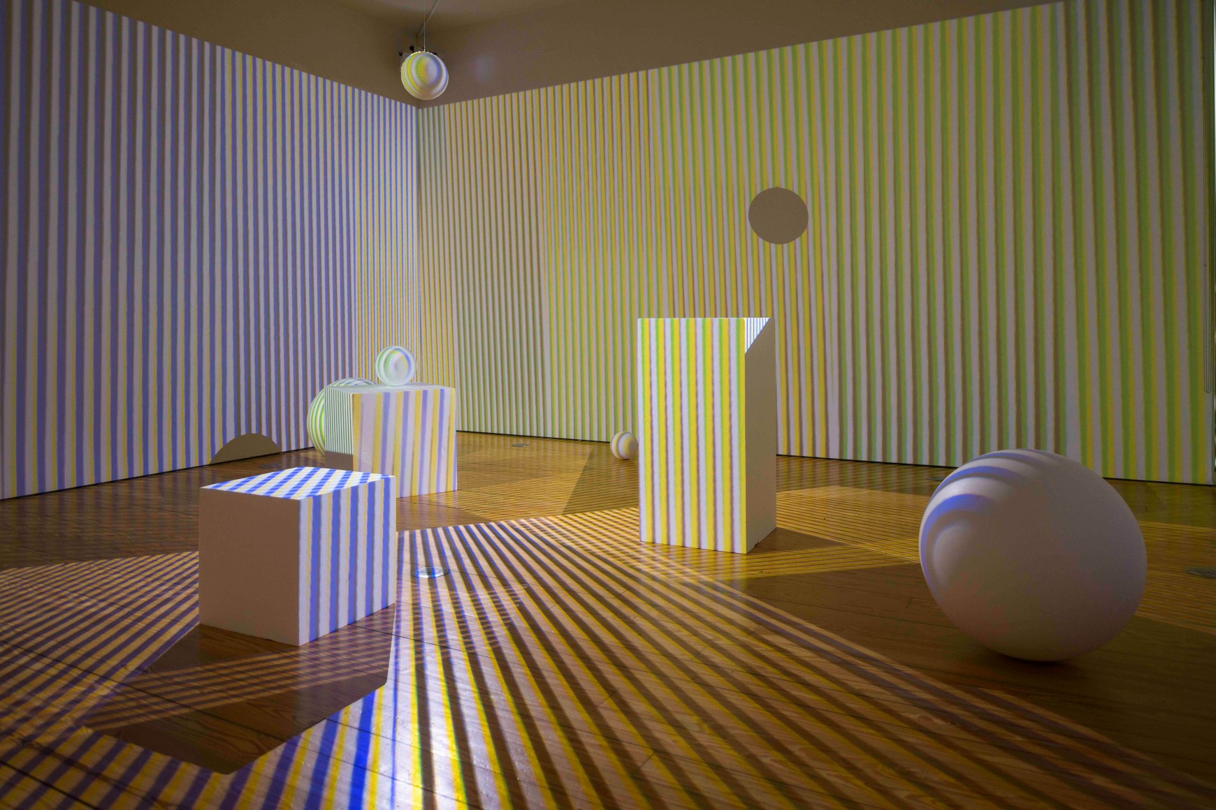 Carlos Cruz-Diez: Chromointerferent Environment