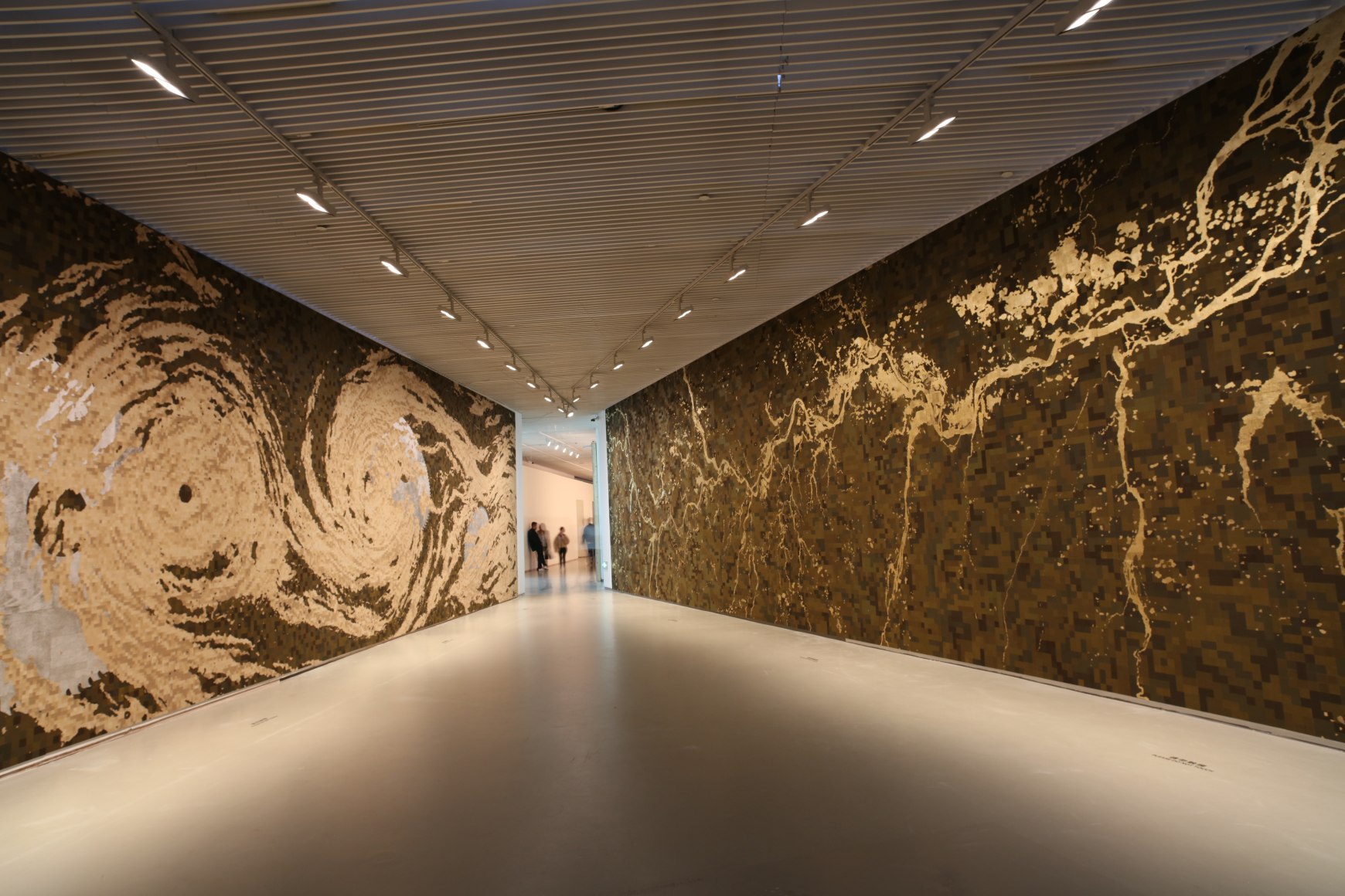 Miguel &Aacute;ngel Rojas,&nbsp;Econom&iacute;a Salvaje,&nbsp;[left] 2018. Mural, serigraph with clay, vegetal pigments and gold leaf. 158 x 590 in.&nbsp;El nuevo dorado,&nbsp;[right] 2018. Serigraph with vegetal pigments and gold leaf. 158 x 708 in.&nbsp;at the 2018 Shangai Biennial