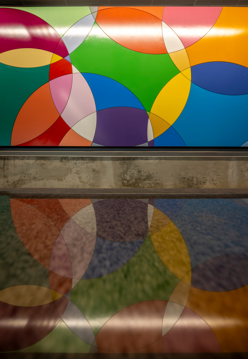 Graciela Hasper, Continuous Motion, 2025. Carbon steel and industrial paint, 9&#039;7&quot; x 208&#039;6&quot;. Permanent installation at George Bush Intercontinental Airport (IAH), Terminal E. Image courtesy of Houston Airports. Photos by Slyworks.