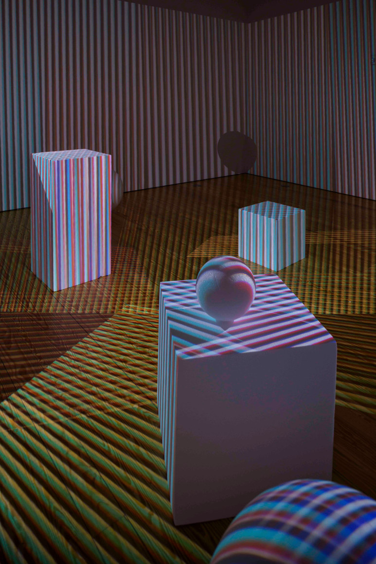 Carlos Cruz-Diez,&nbsp;Chromointerferent Environment (Environnement Chromointerf&eacute;rent), 1974-2017. Projection