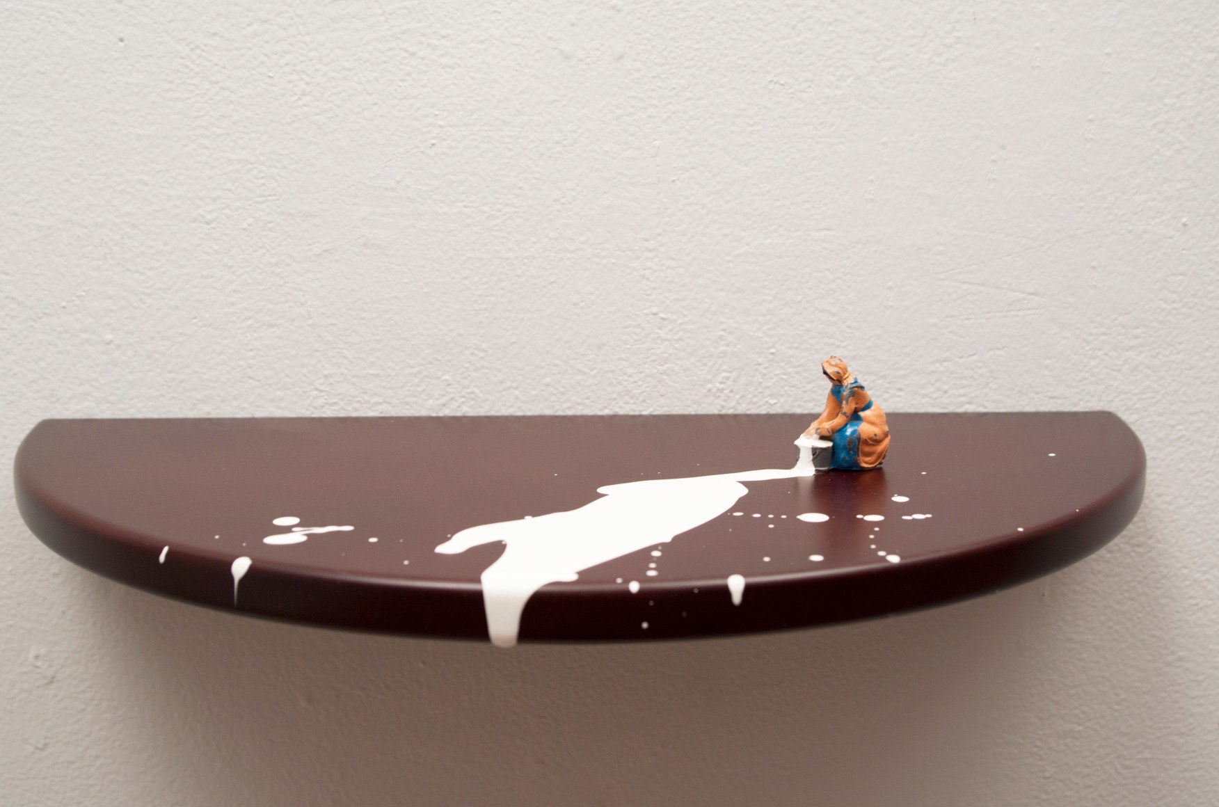 Liliana Porter, Lavandera, 2014, Acrylic and assemblage on wooden shelf, 3 x 16 x 8 in. (7.6 x 40.6 x 20.3 cm.)
