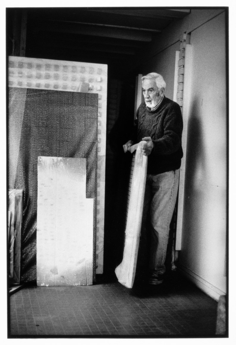 Luis Tomasello in his studio in Paris, 1990s. Photo credit Didier Gicquel