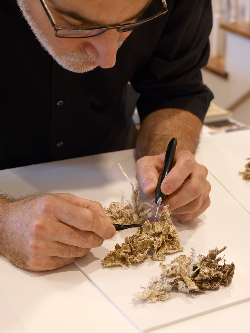 Gustavo D&iacute;az in his Houston studio, 2020.