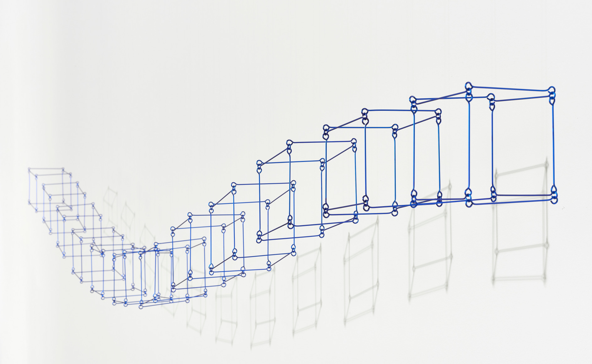 Elias Crespin, 12 cubos en l&iacute;nea bleu, 2020. Painted aluminum, nylon, motors and electronic interface, 90 1/2 x 3 15/16 in. (230 x 10 cm.)