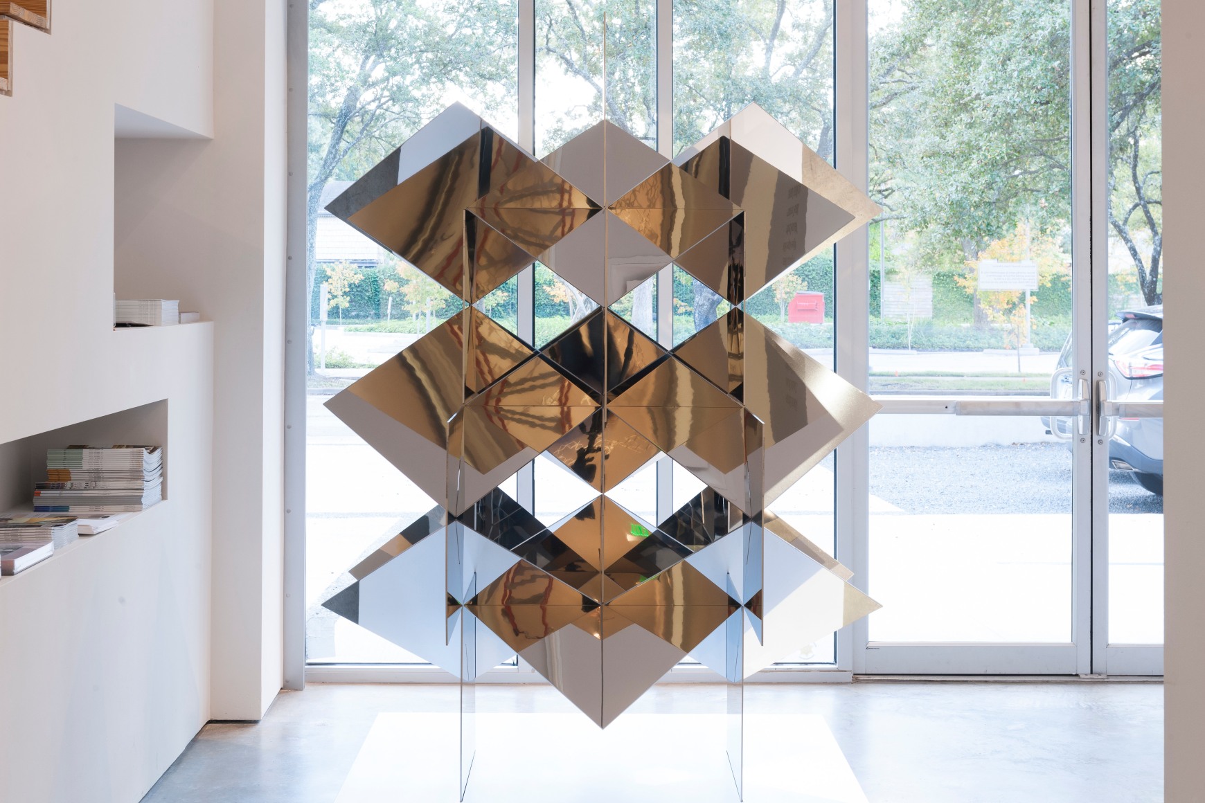 Francisco Sobrino, Transformation Instable. Ed. 1/3, 1971-2013. Mirror-polished stainless steel, 85 7/8 x 61 3/8 x 57 7/8 in. (218 x 156 x 147 cm.)