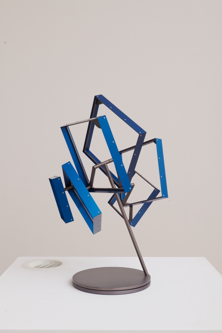 Pedro S. de Movell&aacute;n,&nbsp;VENTANA, 2020,&nbsp;Titanium anodized aluminum, blue anodized aluminum, stainless steel,&nbsp;19 x 16 in. (48.3 x 40.6 cm.)
