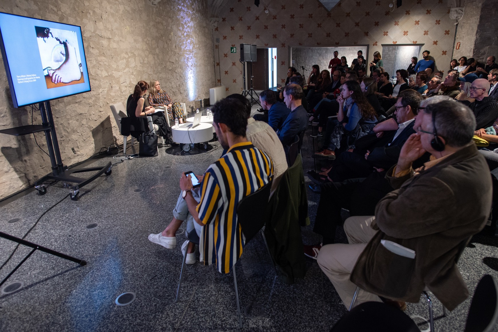 Melanie Smith and Tanya Barson in discussion at&nbsp;Barcelona Museum of Contemporary Art (MACBA), 2018. Farsa y Artificio opening.
