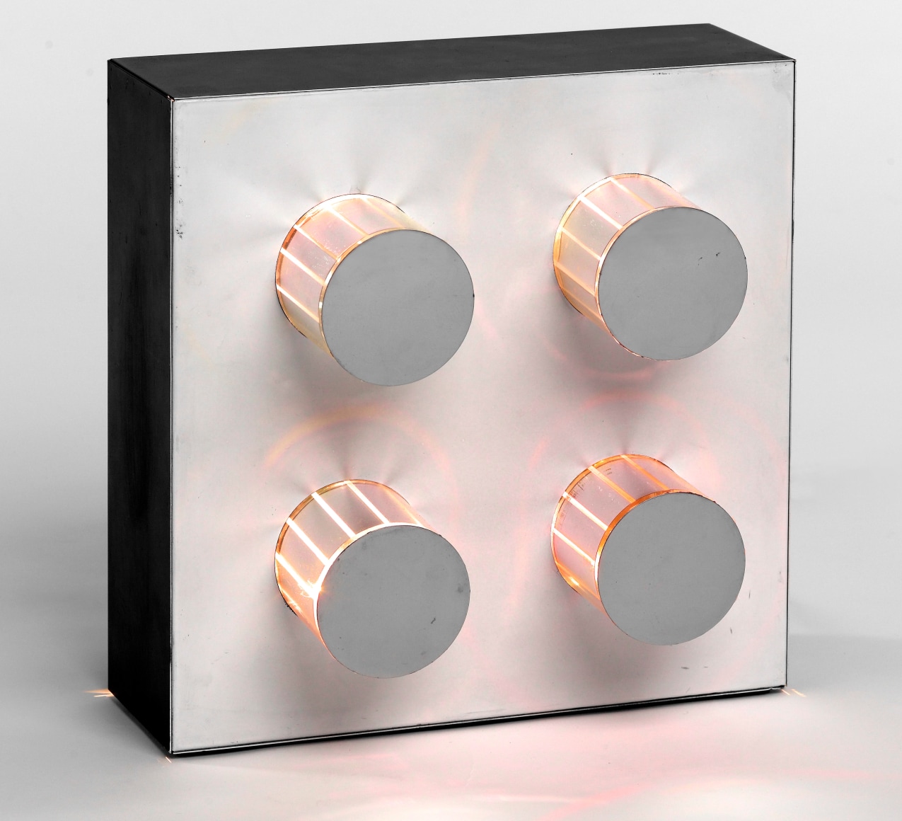 Martha Boto, Dynamo, 1969. Metal, plastic, electric motor, 17 1/2 in. x 16 1/2 in. x 9 in.