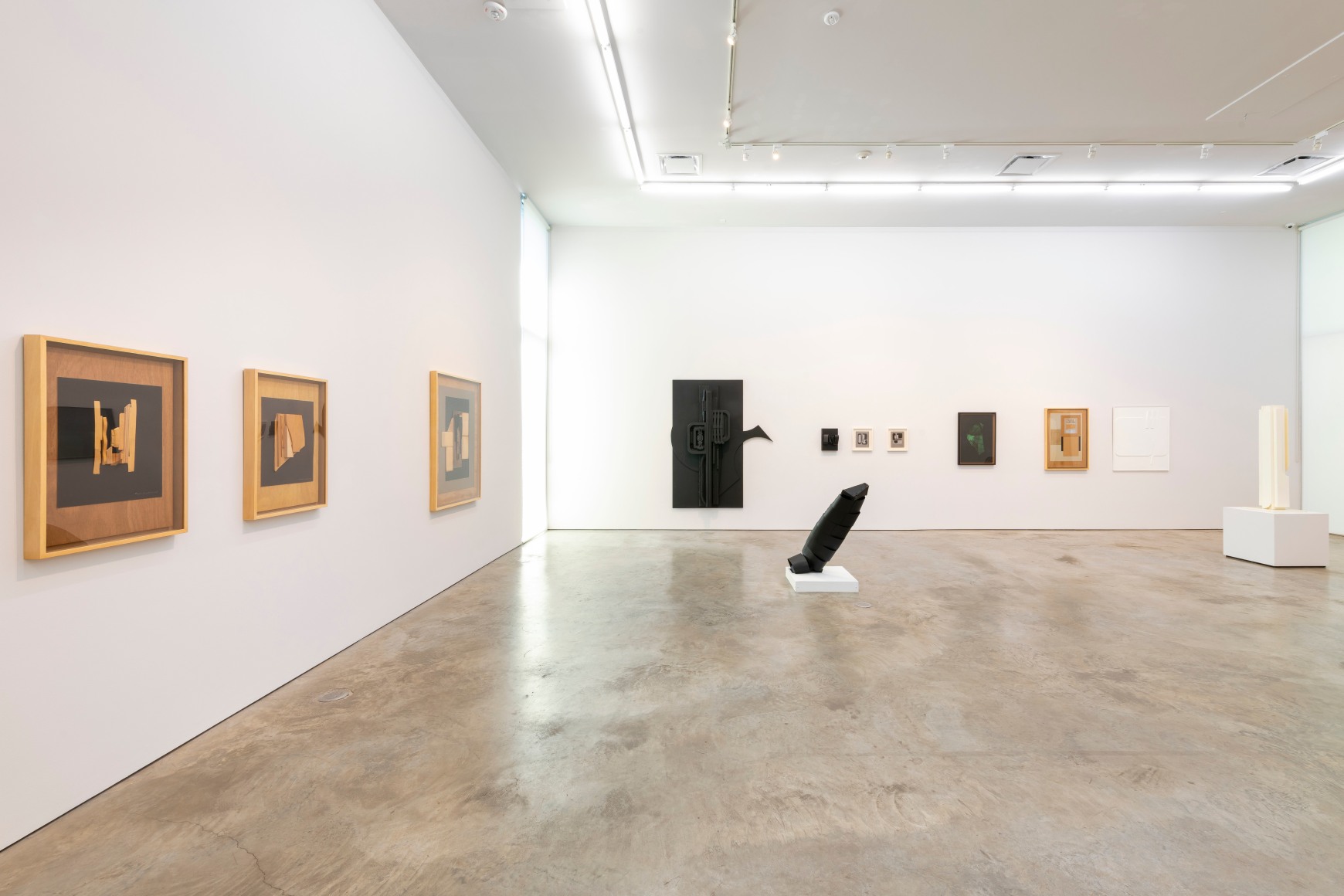 Installation View. New Classicism in Collage: Edgar Negret, Louise Nevelson, Eduardo Ram&iacute;rez Villamizar