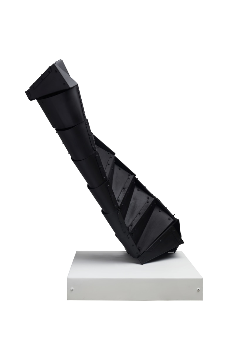 Edgar Negret, Escalera, 1973, Polychrome aluminum sculpture, 41 5/16 x 23 ⅝ x 19 11/16 in.