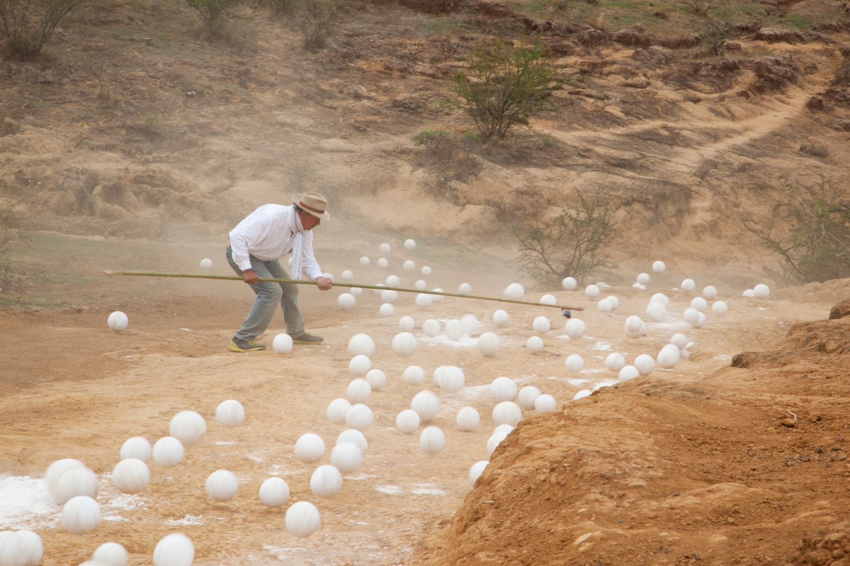 Miguel &Aacute;ngel R&iacute;os recording Piedras Blancas in Amatl&aacute;n de Quetzalc&oacute;atl, Morelos, Mexico, 2014. Photo courtesy Carlos C&aacute;rdenas
