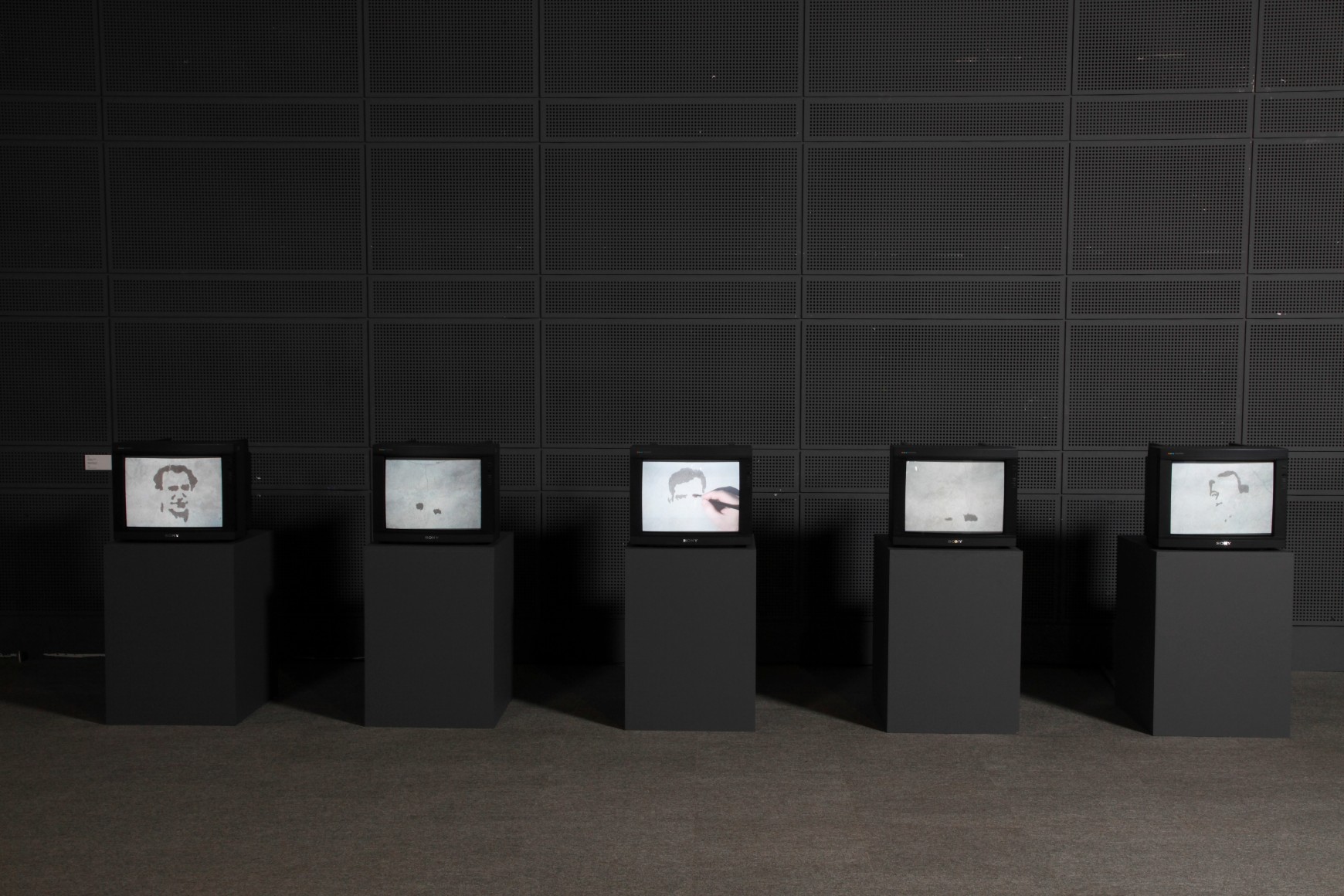 Oscar&nbsp;Mu&ntilde;oz,&nbsp;Proyecto para un memorial [Ed. of 5 + 2 AP], 2004-2005. 5 videos, no&nbsp;sound,&nbsp;7:30 min. Exhibition&nbsp;Silent,&nbsp;Hiroshima City Culture Foundation, Hiroshima, Japan, 2009.