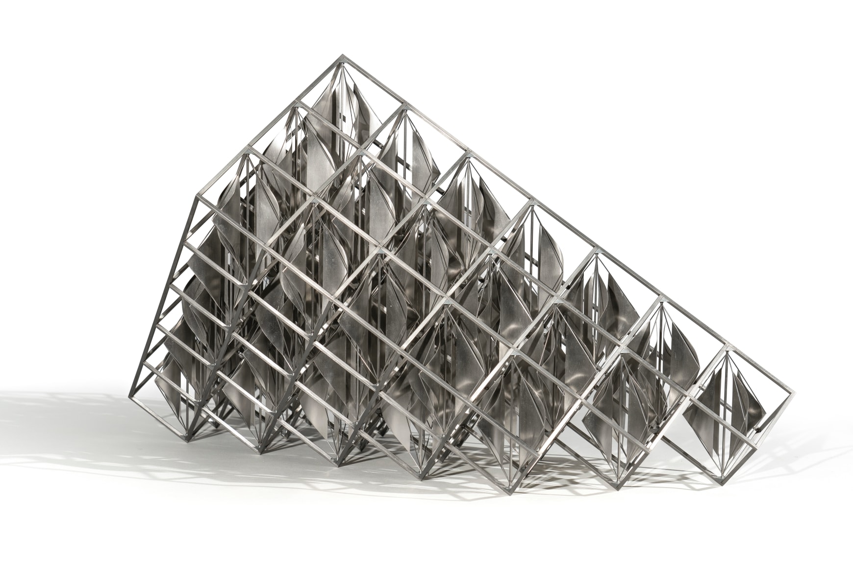 Alejandro Otero, Delta Solar, 1979-2017. Stainless Steel, 28 &frac34; x 39 &frac14; x 16 &frac12; in. (73 x 99.7 x 41.9 cm.)