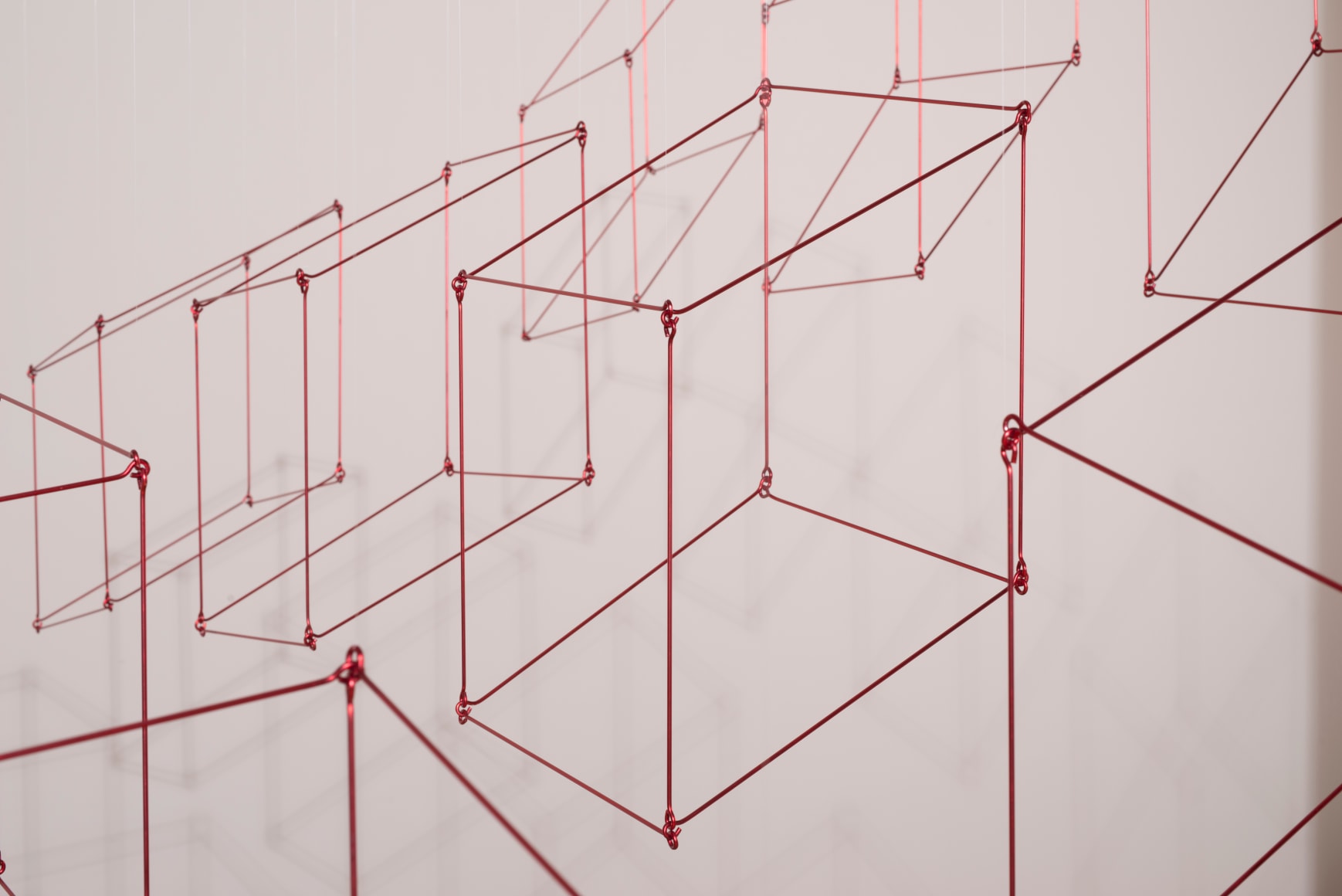 Elias Crespin, Gran 16 cubos rojos (detail), 2020. Painted aluminum, nylon, motors and electronic interface, 71 5/8 x 71 5/8 in. (182 x 182 cm.)