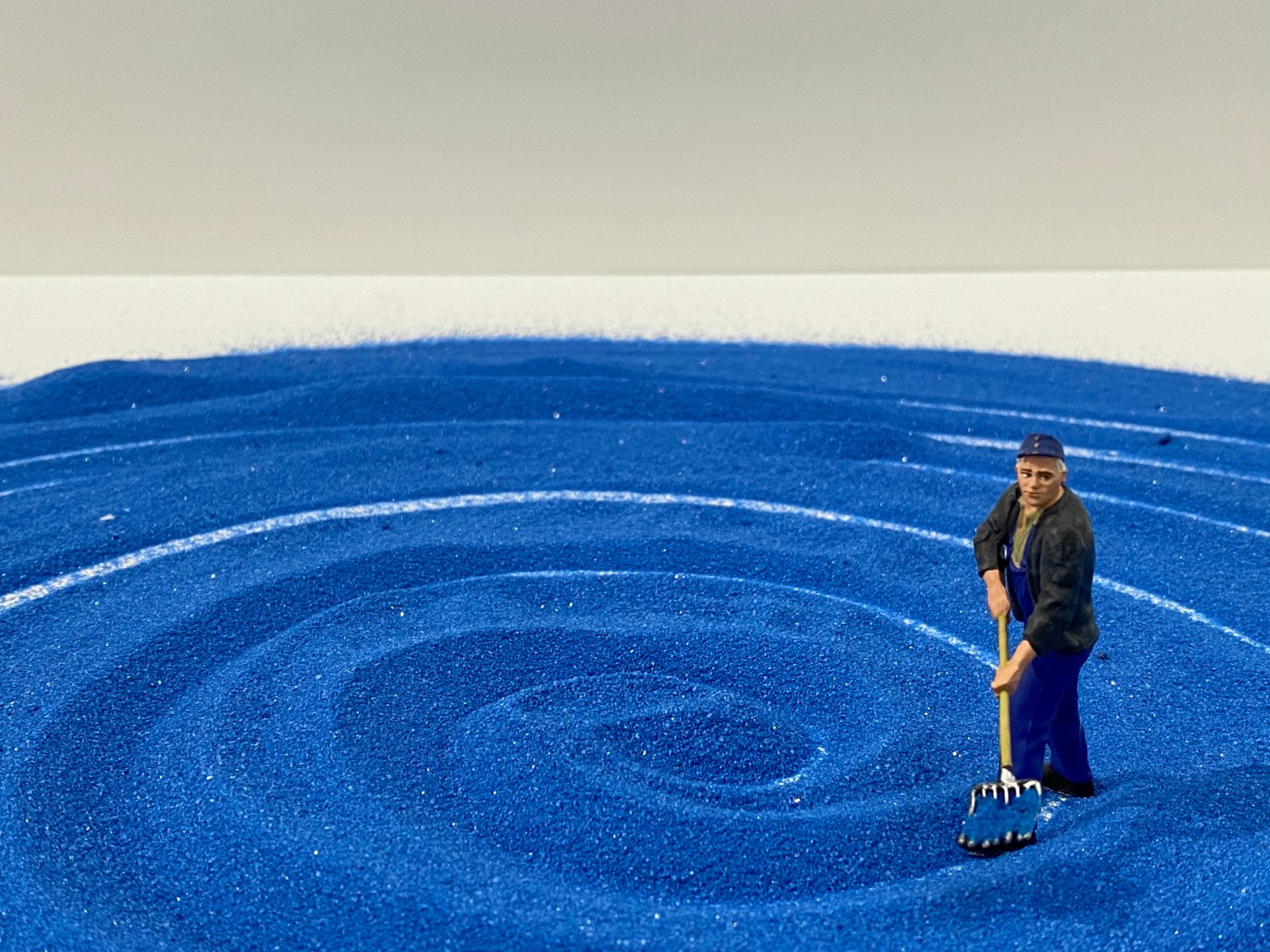 Liliana Porter, Blue Sand, 2018.&nbsp;Blue sand and figurine, variable dimensions
