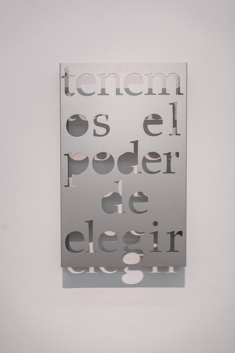 Marie Orensanz, Tenemos el poder de elegir, 2010. Hydro-cut Aluminum, 20 x 31 &frac34; x 3 in. (50.8 x 80.6 x 7.6 cm.)
