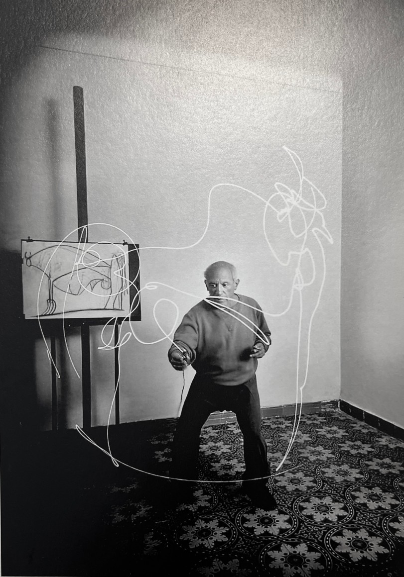 Gjon Mili, Pablo Picasso Painting with Light, Voulangis, France, 1949
