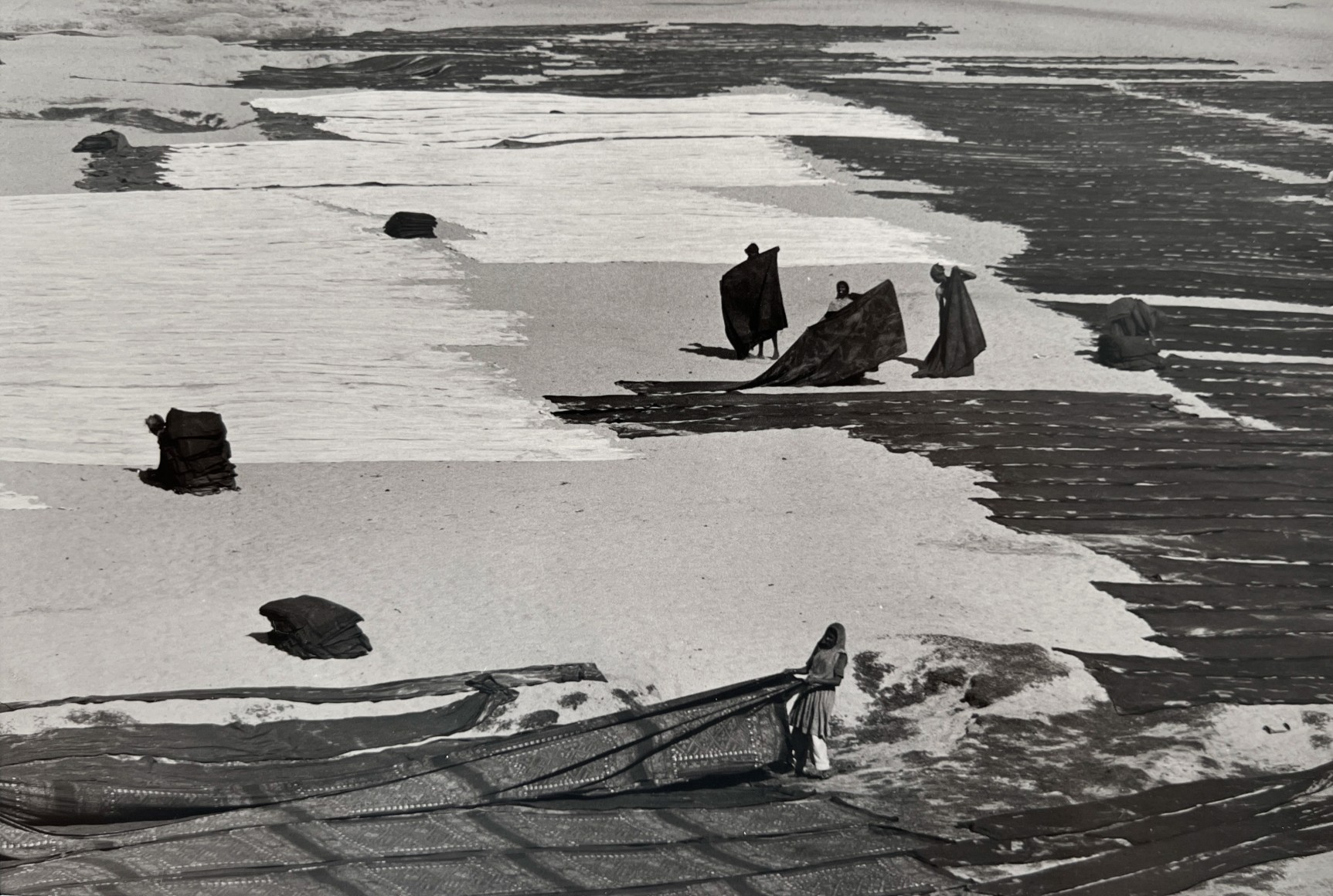 Henri Cartier-Bresson, Women Spreading Out Saris, Ahmedabad, India, 1966