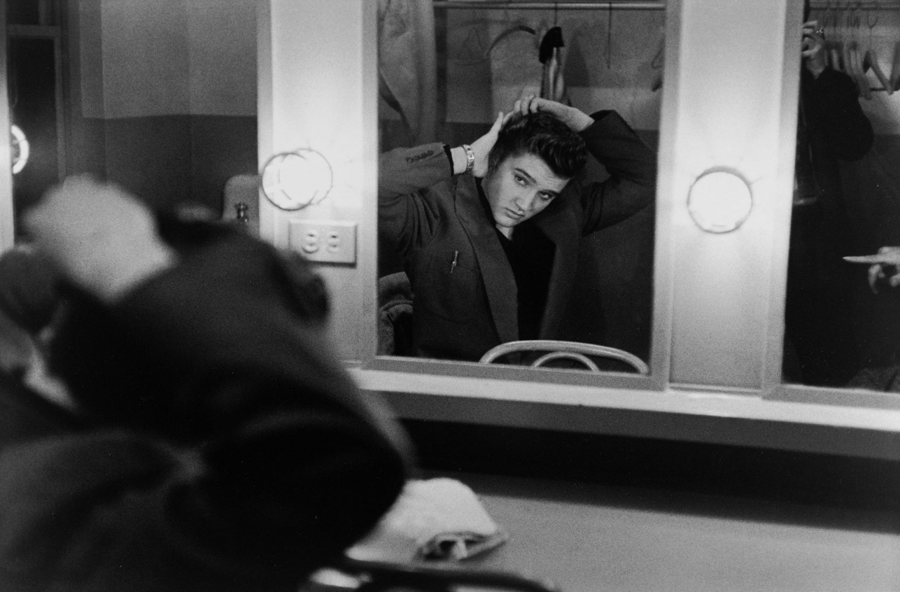 Alfred Wertheimer, The Final Touch in the "Stage Show" Dressing Room", 1956 