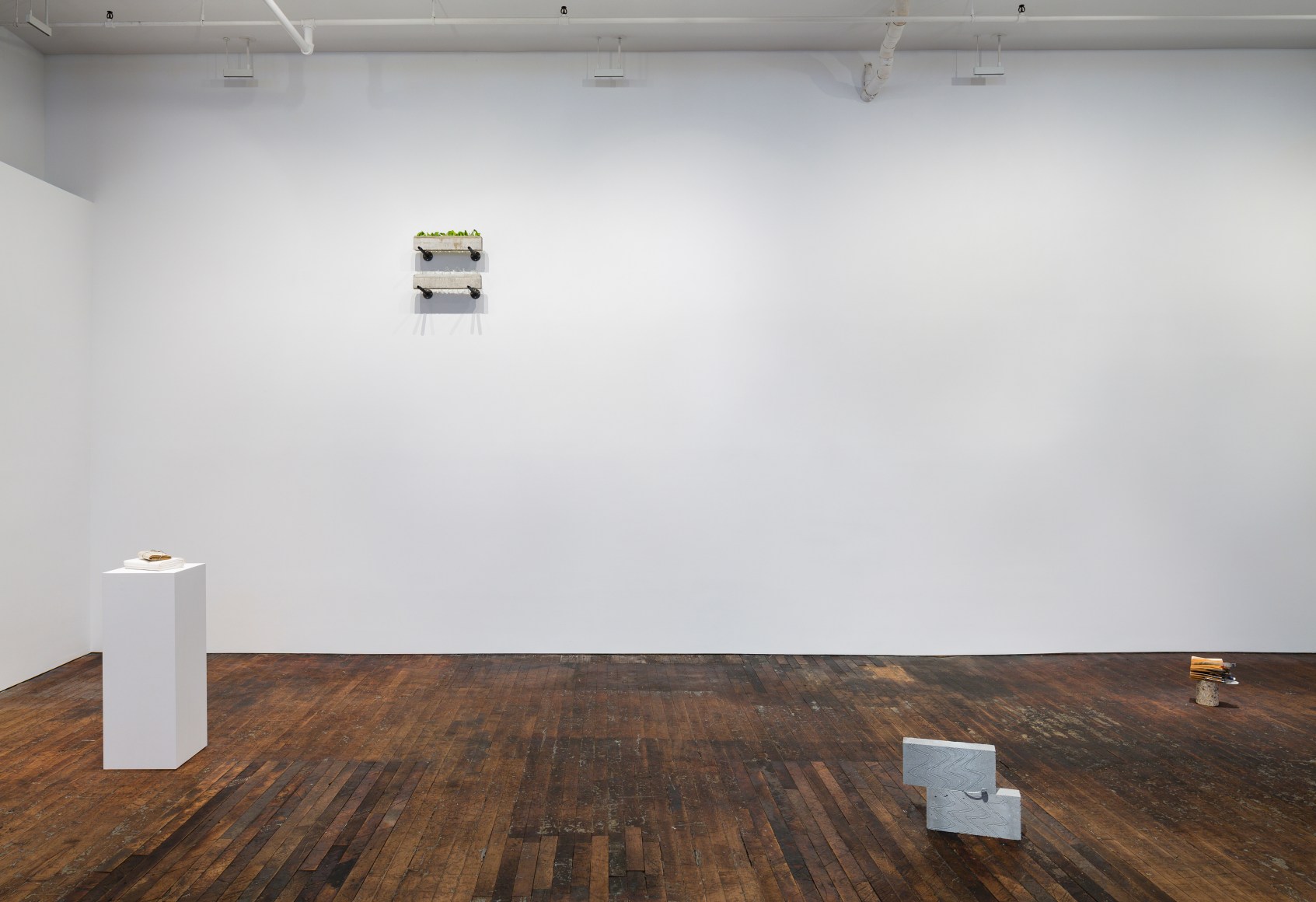 Richard Wentworth: Now and Then – installation view 5
