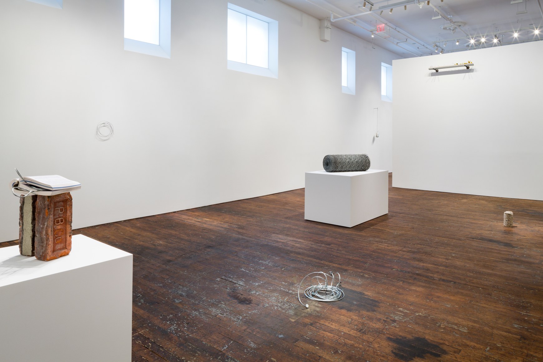 Richard Wentworth: Now and Then – installation view 8