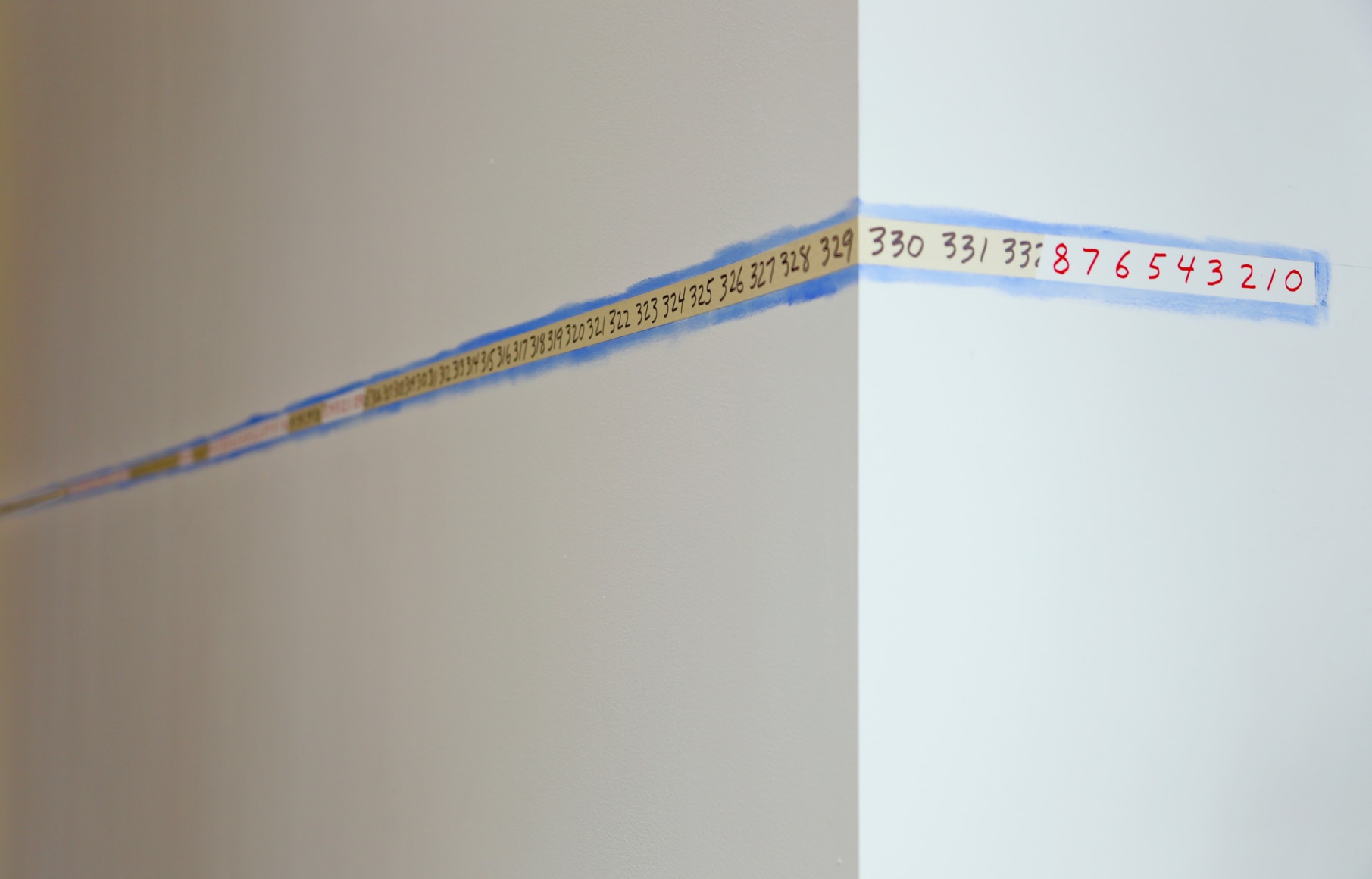 Mel Bochner Continuous / Dis / Continuous (detail)