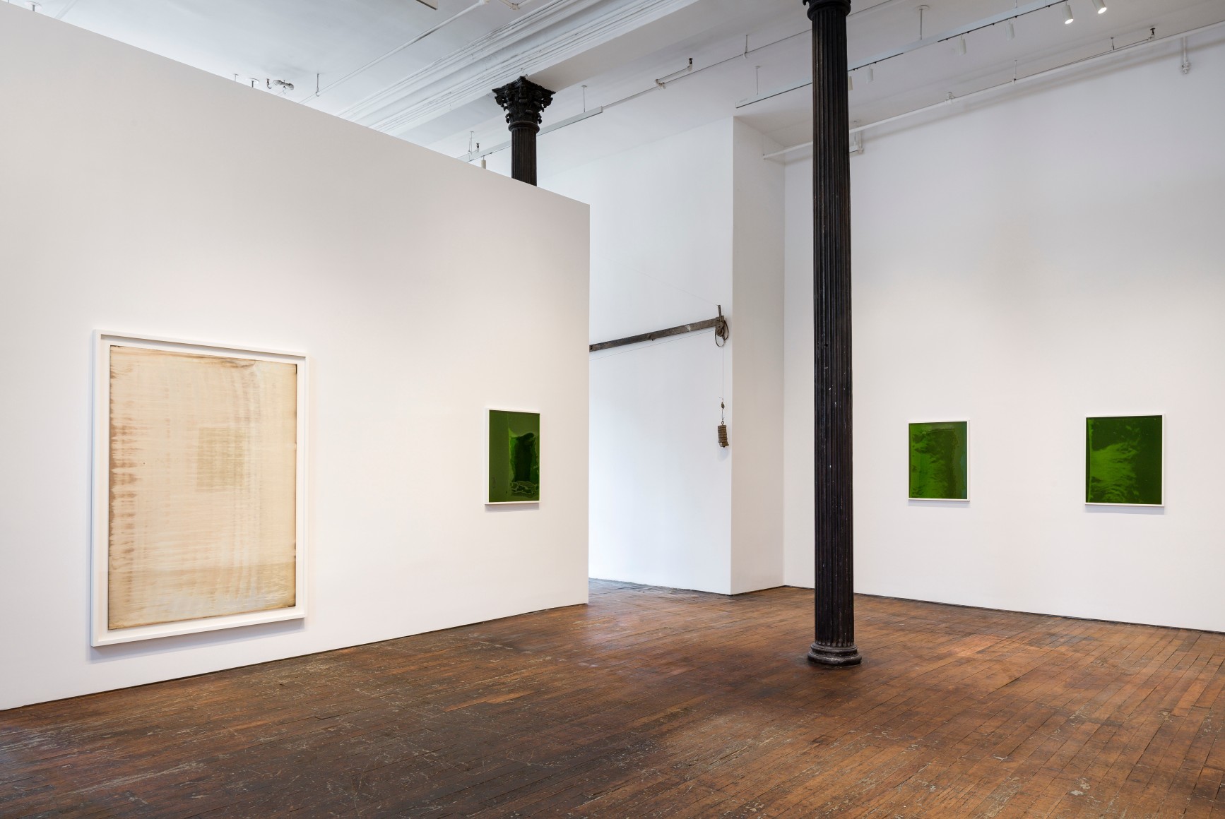 Dove Allouche: Le beau danger – installation view 2