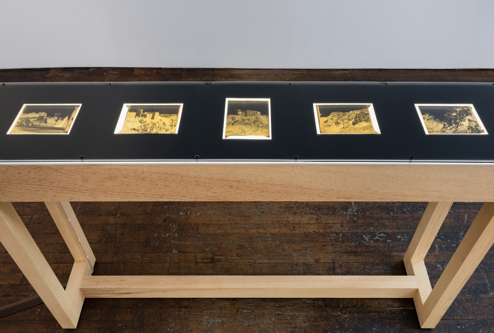 Back Grounds: Impressions Photographiques IV, installation view