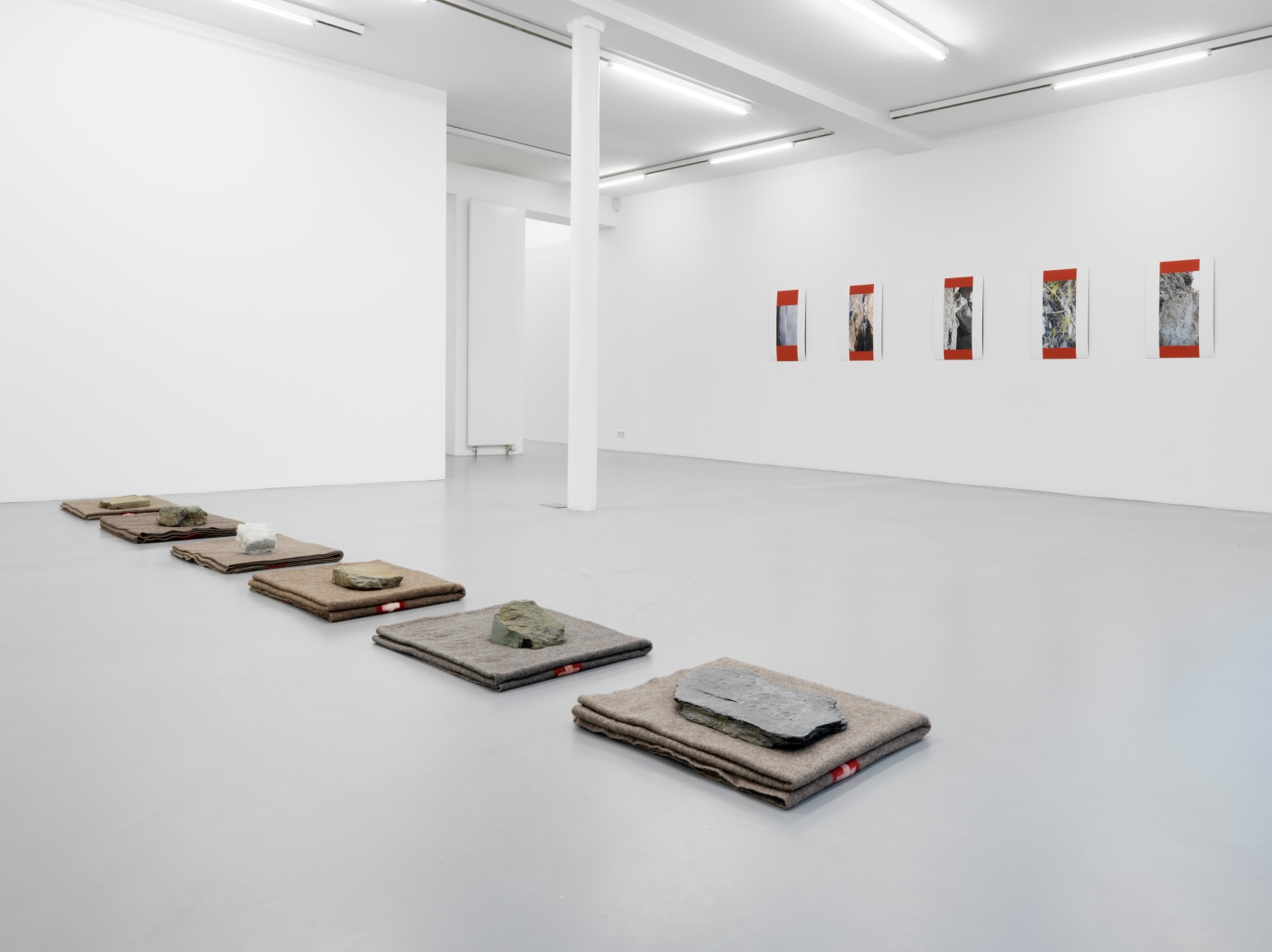 Helen Mirra: Conscience de pierre – installation view 2