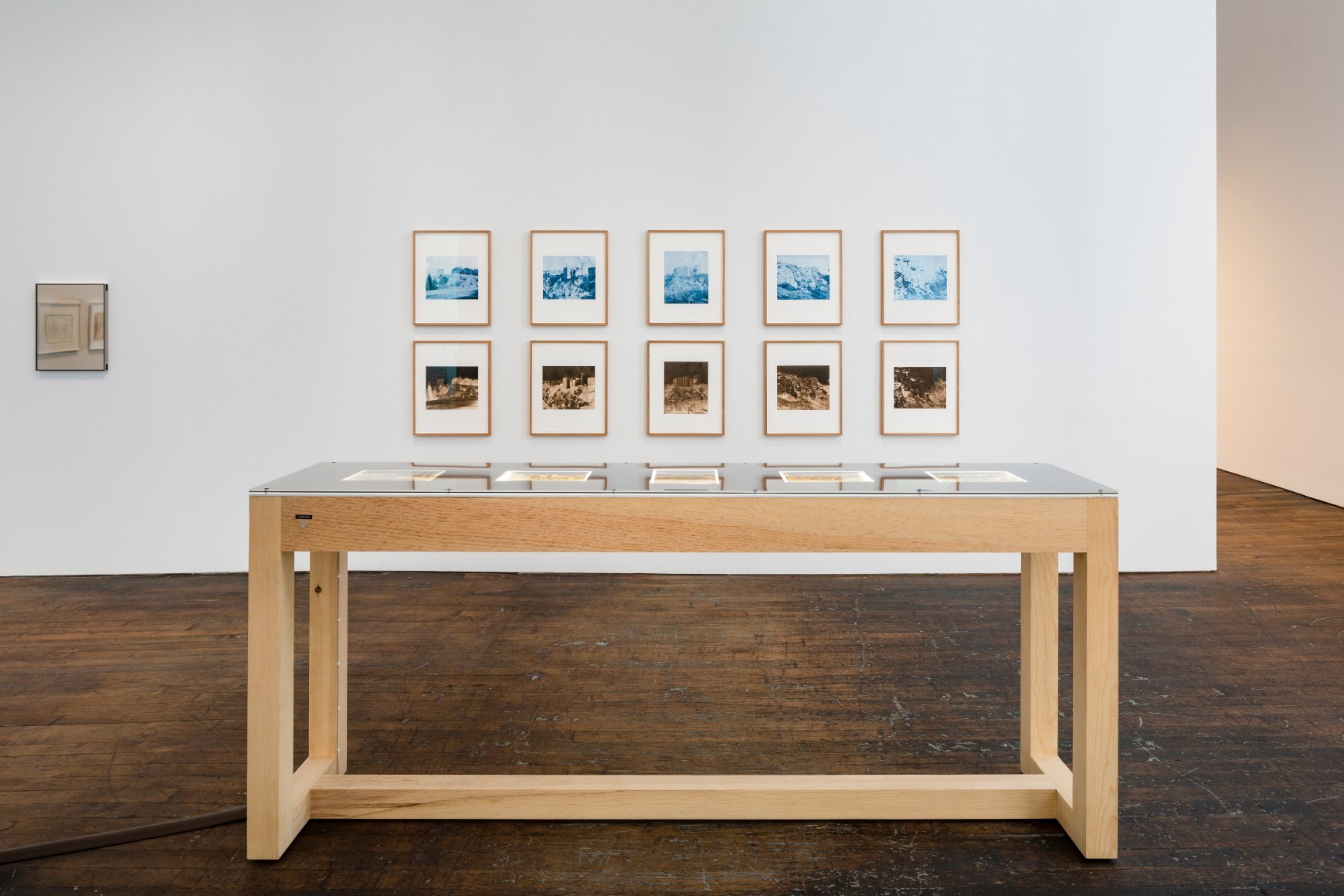 Back Grounds: Impressions Photographiques IV, installation view