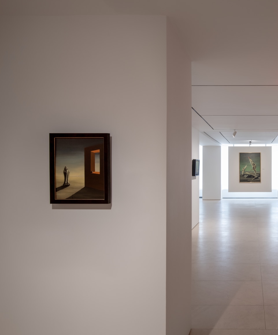Installation view "Kay Sage and Yves Tanguy: Ring of Iron, Ring of Wool", Helly Nahmad Gallery, photography: Karen Fuchs