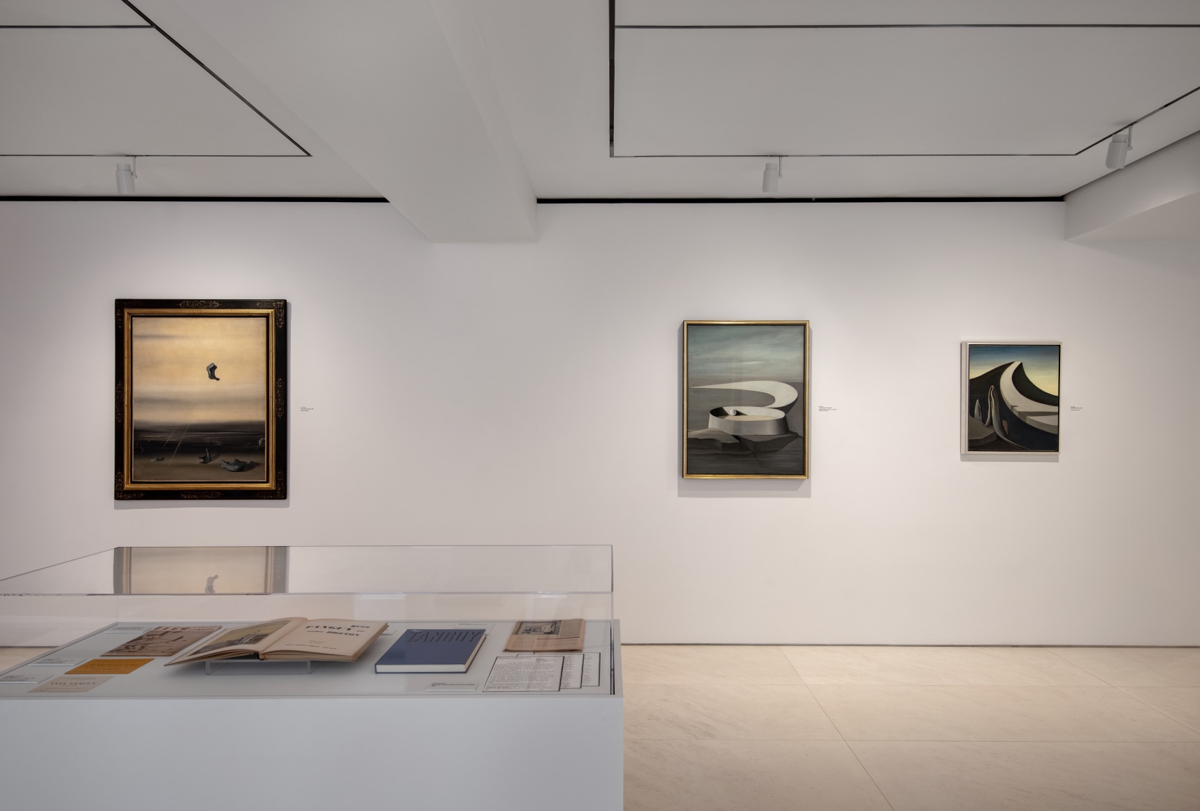 Installation view "Kay Sage and Yves Tanguy: Ring of Iron, Ring of Wool", Helly Nahmad Gallery, photography: Karen Fuchs